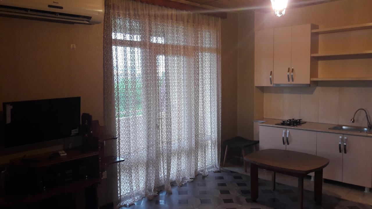 Guest House Amo Batumi Zewnętrze zdjęcie