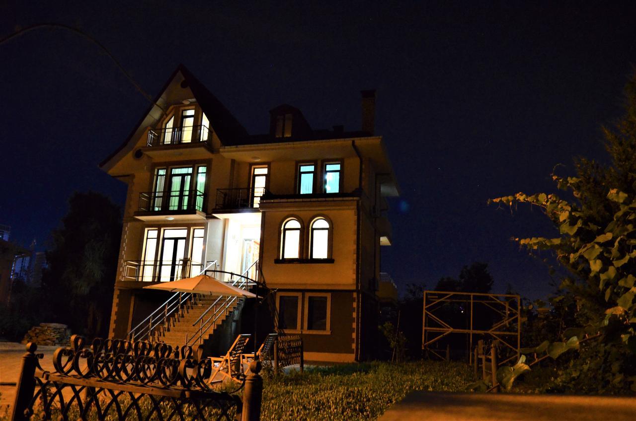 Guest House Amo Batumi Zewnętrze zdjęcie